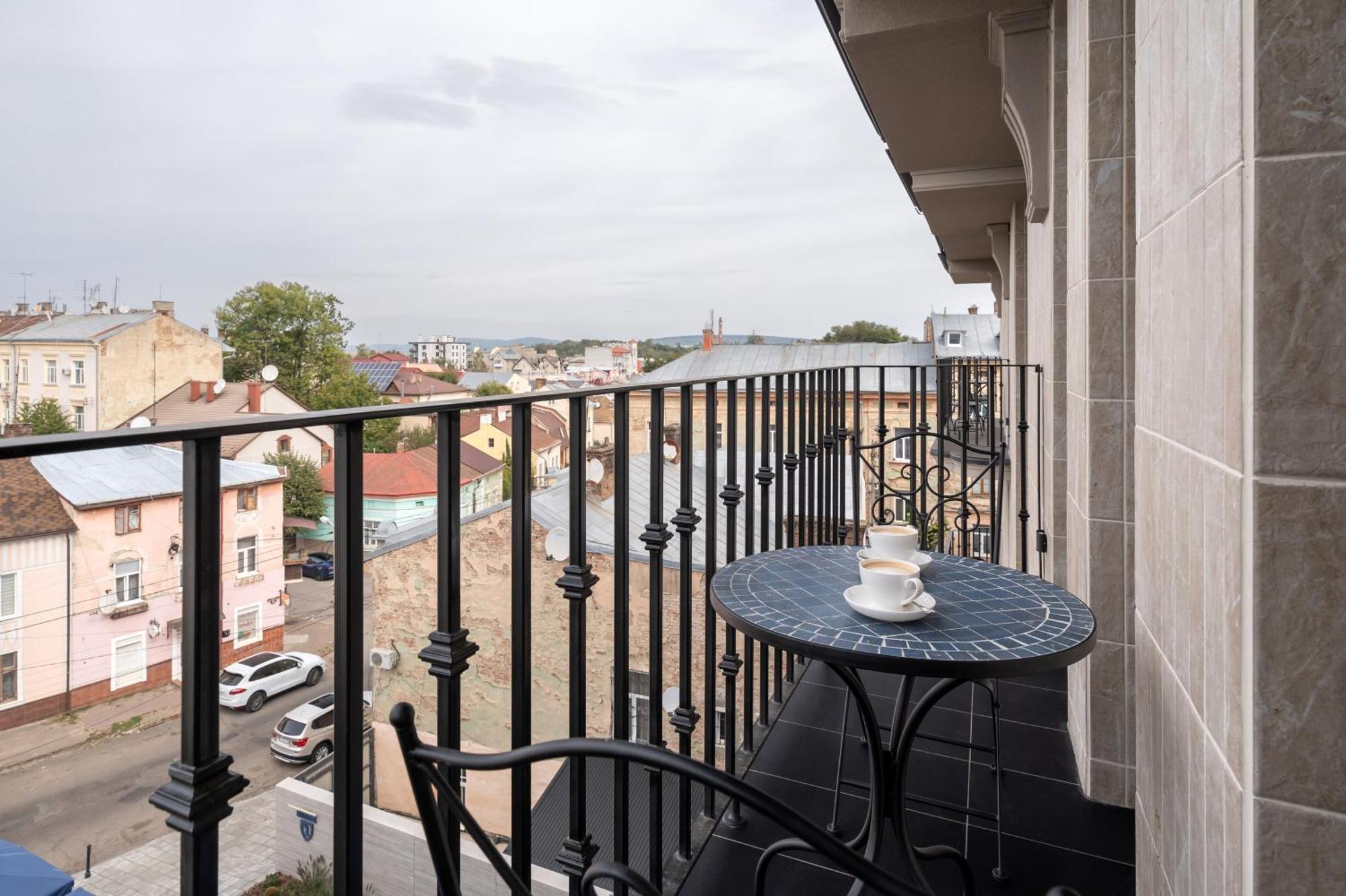 Ridge Apartments Chernivtsi Bagian luar foto